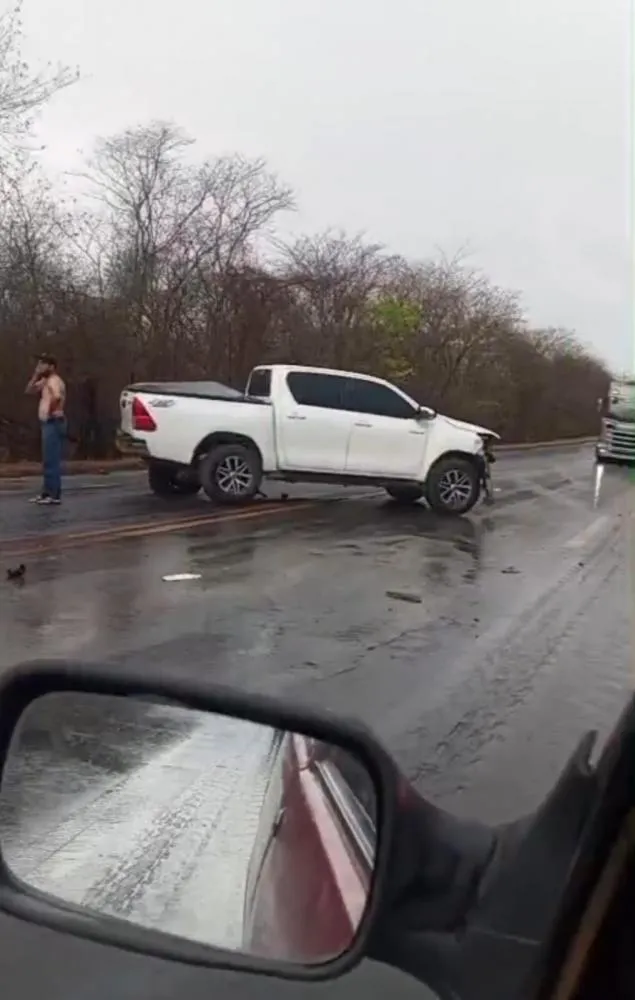 Colisão na Serra do Saco envolve van de Cotegipe, caminhonete e carreta
