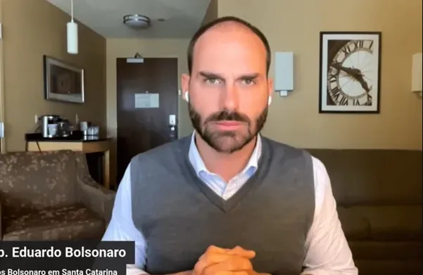 Eduardo Bolsonaro chama Tarcísio de Freitas de “candidato do sistema” e critica possível candidatura em 2026