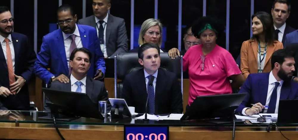 Câmara volta a discutir liberação da Cannabis medicinal e industrial no Brasil após quatro anos de impasse