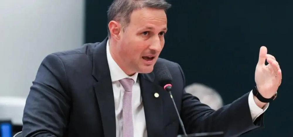 Derrite recua em pontos polêmicos do projeto de lei antifacção após críticas e negociações na Câmara