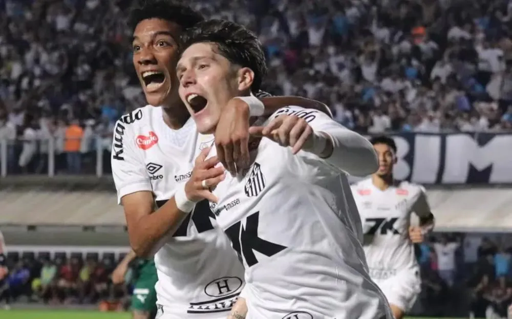Santos vence o Palmeiras na Vila Belmiro e sai da zona de rebaixamento