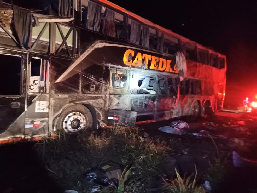 Acidente na BR-020 deixa 4 mortos e mais de 20 feridos