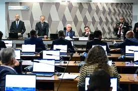 PEC que põe fim à escala 6x1 avança no Senado e propõe jornada de 36 horas sem redução salarial
