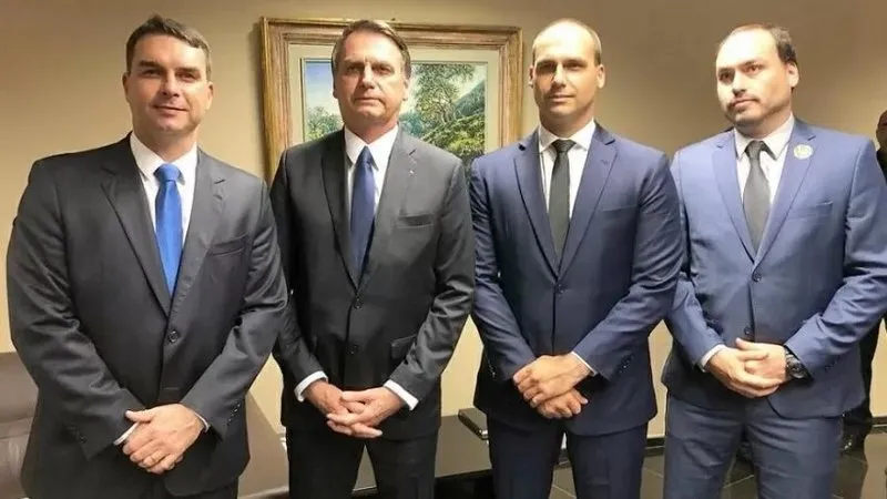 Clã Bolsonaro não se manifesta sobre prisão de Silvinei Vasques