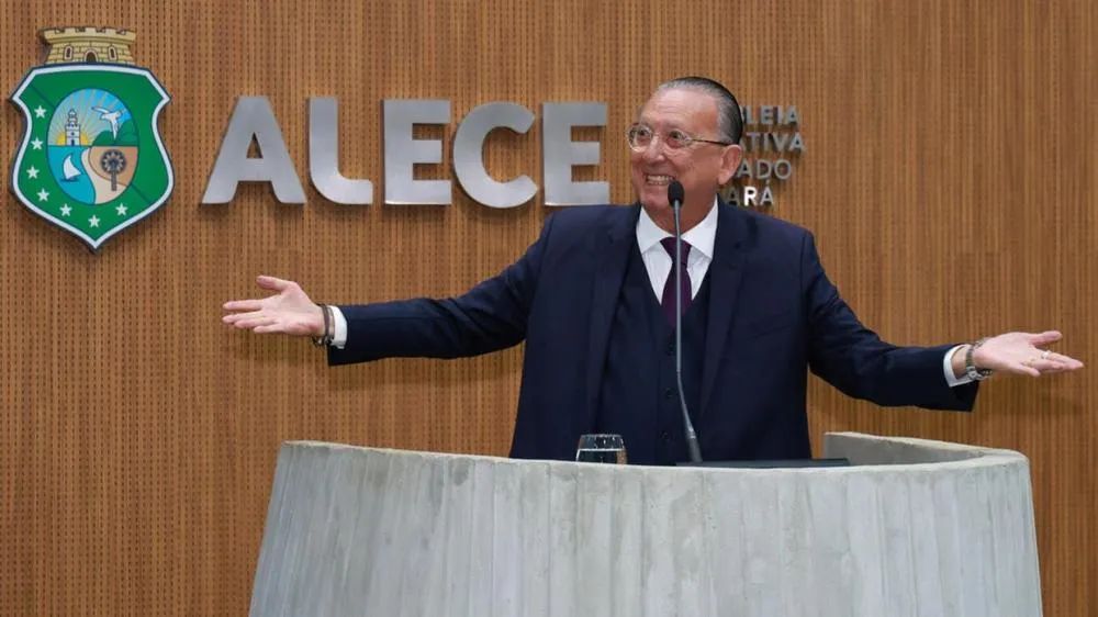 Galvão Bueno recebe alta após ser internado depois de passar mal no Natal