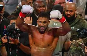 Anthony Joshua Sobrevive a Grave Acidente de Carro na Nigéria; Duas Pessoas Morrem