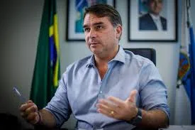 Flávio Bolsonaro se posiciona após os ataques dos EUA na Venezuela e a captura de Nicolás Maduro