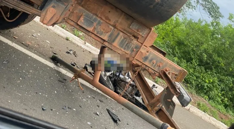 Colisão entre caminhão e motocicleta deixa dois mortos na BR-316, no Sul do Piauí