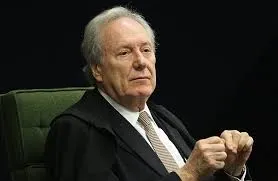 Ricardo Lewandowski entrega carta de demissão do Ministério da Justiça