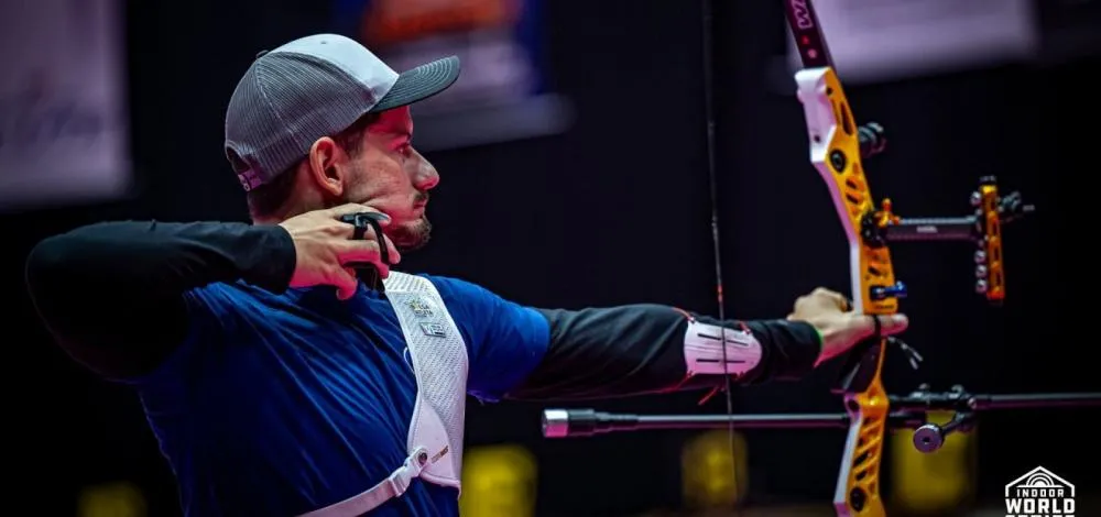Atleta brasileiro Marcus D'Almeida é bronze em etapa mundial de tiro com Arco Indoor