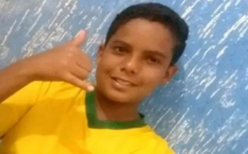 Goiás: adolescente morre após cair com bicicleta em buraco de obra