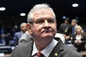 Lula e aliados intensificam articulações para manter Angelo Coronel na base do governo da Bahia