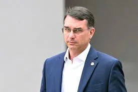 Ex-presidente Jair Bolsonaro decide apoiar “chapa pura” ao Senado com Michelle Bolsonaro e Bia Kicis