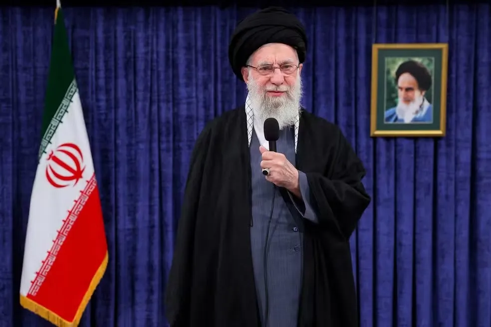 Trump anuncia morte de Ali Khamenei em ataque conjunto de EUA e Israel; Irã nega informação
