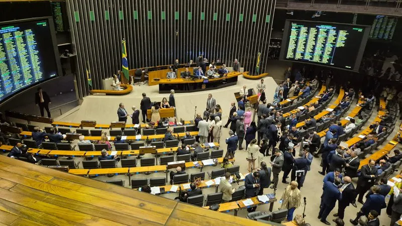 Celular apreendido pela PF em investigação contra Daniel Vorcaro lista deputados baianos e lideranças da Câmara