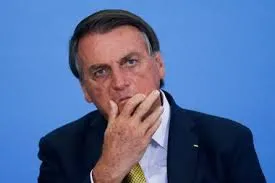 Defesa de Jair Bolsonaro pede prisão domiciliar após ex-presidente passar mal na prisão