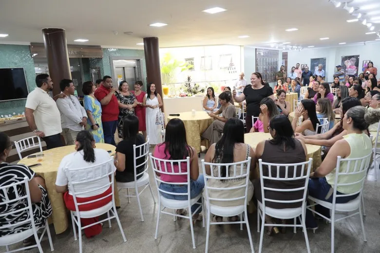 Servidoras da Câmara celebram o Dia da Mulher com anúncio de reajuste salarial