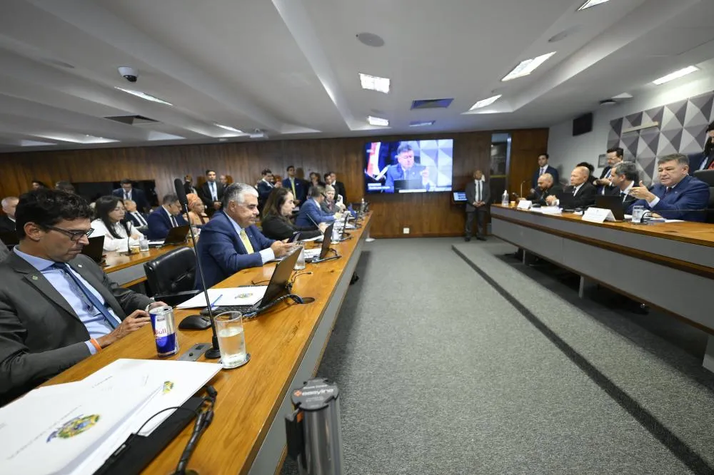 Relatório final da CPMI do INSS pede indiciamento de 216 pessoas