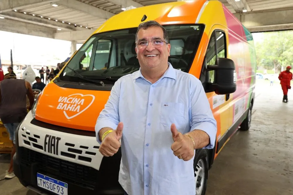 Deputado Antonio Henrique Júnior acompanha entrega de ambulâncias, odontomoveis e vacimoveis