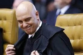 Moraes amplia raio de vigilância por drones em torno da casa de Bolsonaro