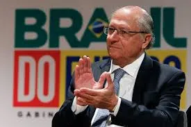 Alckmin confirma pré-candidatura a vice de Lula em 2026 e critica Flávio Bolsonaro