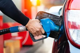 Guerra no Irã faz gasolina disparar nos Estados Unidos e pressiona Trump