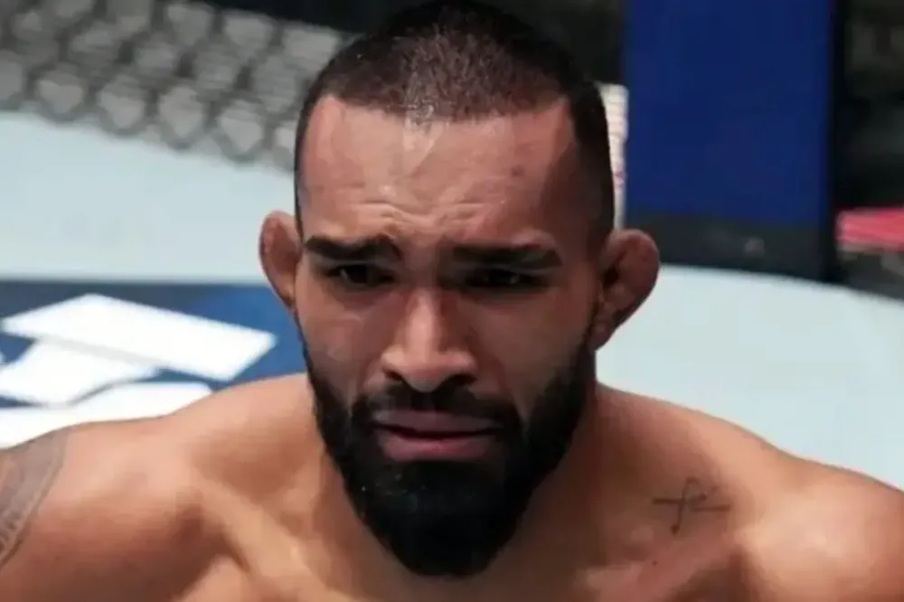Brendson Ribeiro é finalizado no 1º round e sofre terceira derrota seguida no UFC