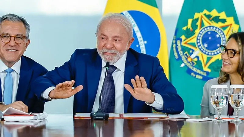 Lula sanciona leis para reforçar combate à violência contra a mulher