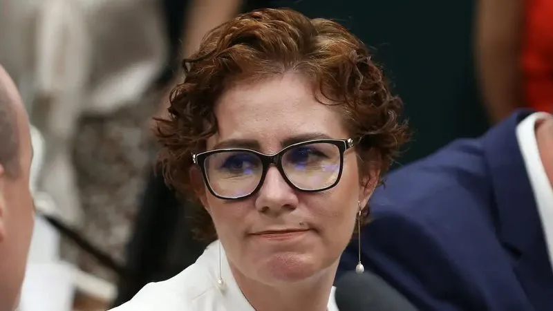 Defesa de Carla Zambelli recorre contra extradição na Itália