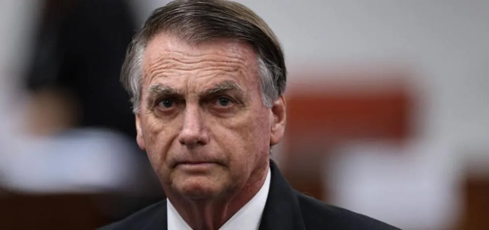 Bolsonaro apresenta melhora clínica durante prisão domiciliar, diz relatório médico