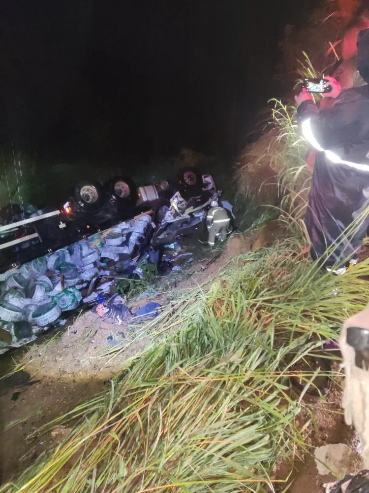 Caminhoneiro morre após capotamento na BA-463 em São Desidério
