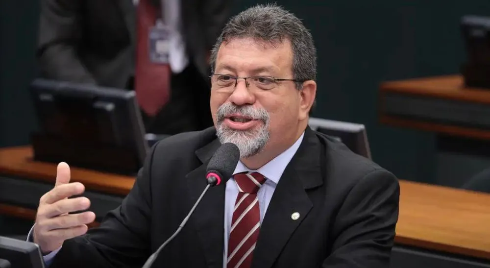 Afonso Florence critica o tom de ACM Neto e acusa o ex-prefeito de distorcer a realidade da Bahia