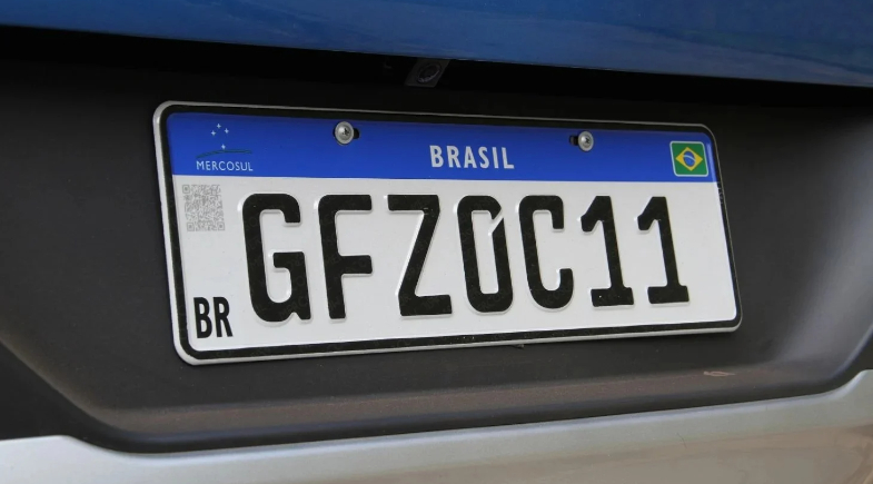 Projeto de lei propõe o retorno de identificação de estado e município nas placas de veículos