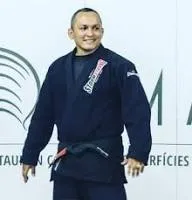 Pai de Mica Galvão é preso por suspeita de crimes sexuais contra menores