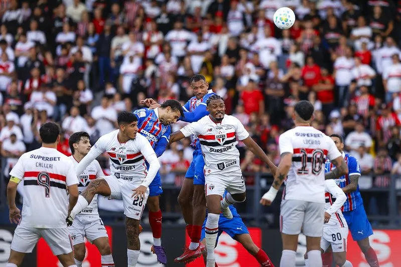 Bahia busca empate no fim contra o São Paulo e segue próximo do G4