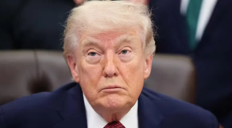 Desaprovação de Donald Trump atinge recorde e pressiona republicanos antes das eleições