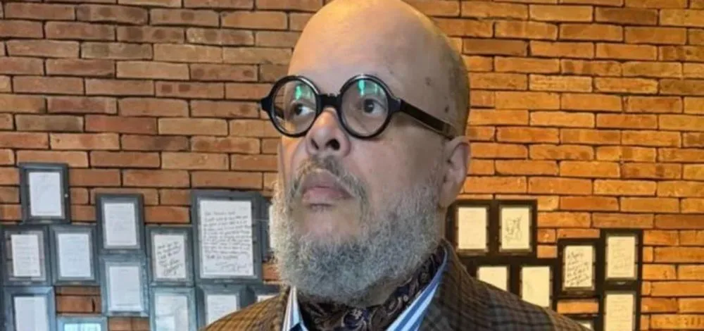 Ed Motta depõe à polícia após confusão em restaurante no Rio