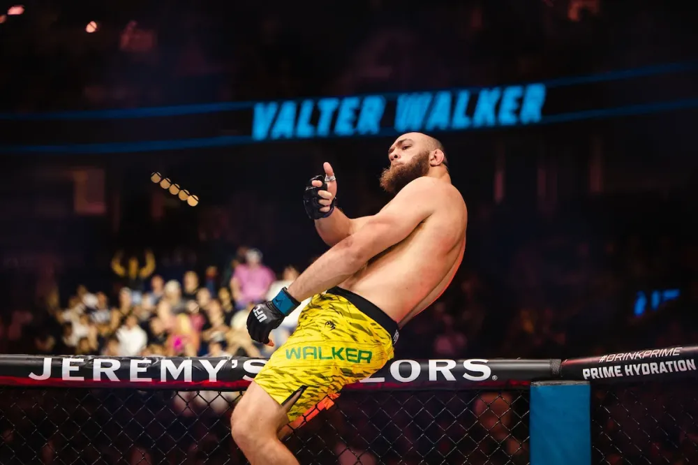 Valter Walker retorna ao UFC em julho contra Thomas Petersen em Abu Dhabi