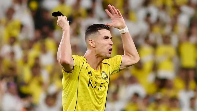 Cristiano Ronaldo volta a bater na trave, e Al Nassr adia sonho do título asiático
