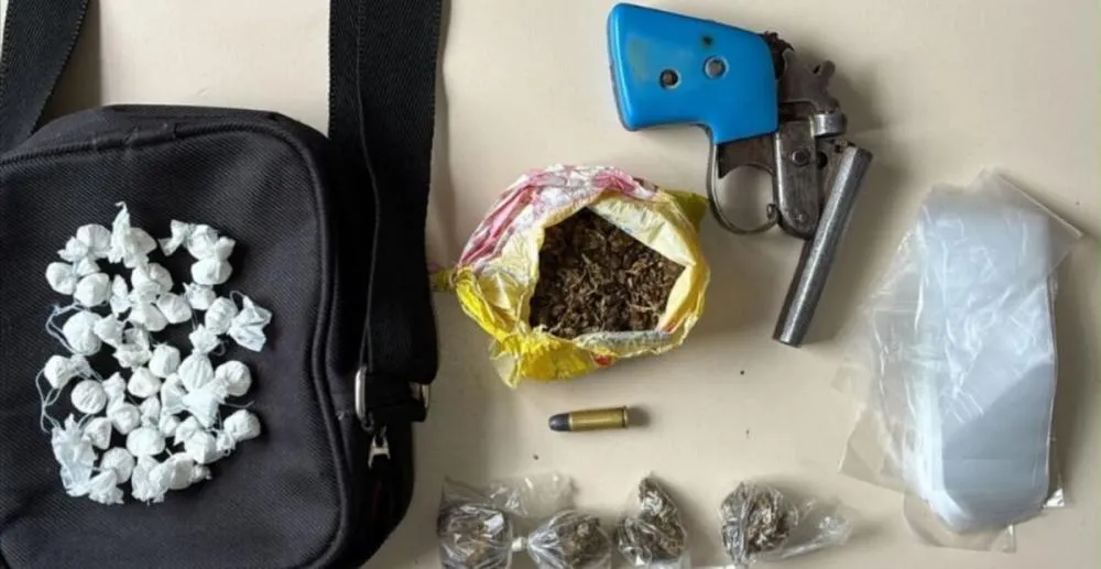 Homem é preso com arma e drogas durante ação da Rondesp no Centro Histórico de Barreiras