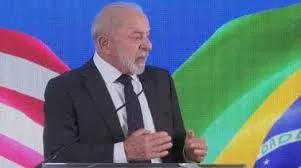 “A mulher tem dupla jornada”, diz Lula ao defender fim da escala 6x1