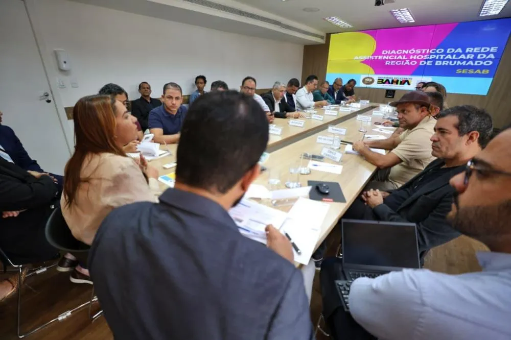 Secretária da Saúde se reúne com prefeitos da região de Brumado para fortalecer assistência hospitalar
