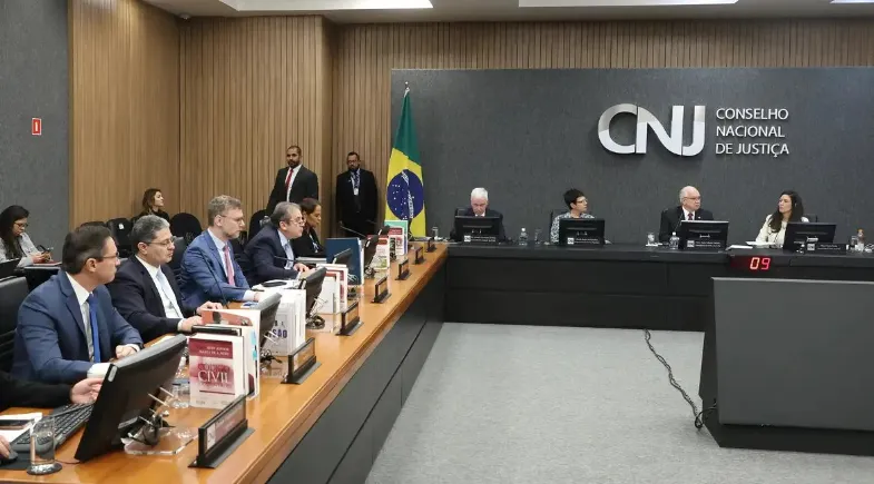 CNJ aprova contracheque unificado para juízes e reforça fiscalização sobre “penduricalhos”