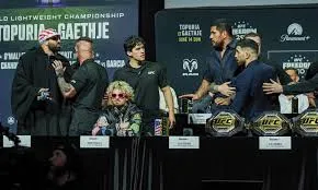 Poatan rebate Hokit e a rivalidade esquenta antes do UFC Casa Branca