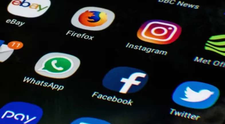 Reino Unido vai proibir redes sociais para menores de 16 anos, anuncia Keir Starmer