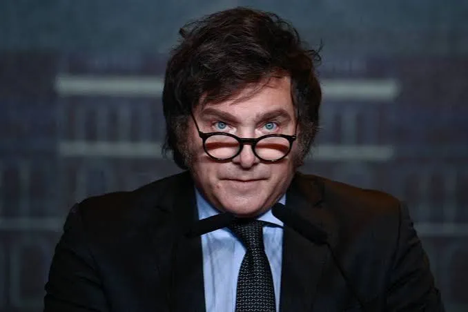 Moraes nega pedido para visita de Javier Milei a Bolsonaro durante prisão domiciliar
