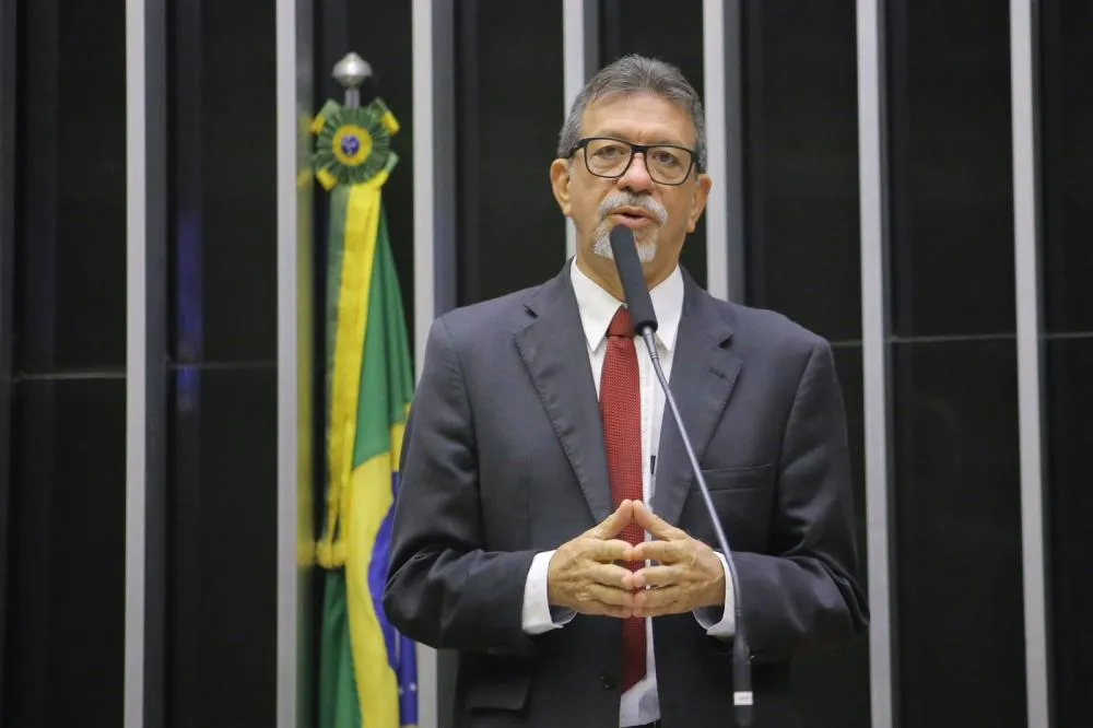 Afonso Florence cobra explicações após novas investigações envolvendo aliados de ACM Neto