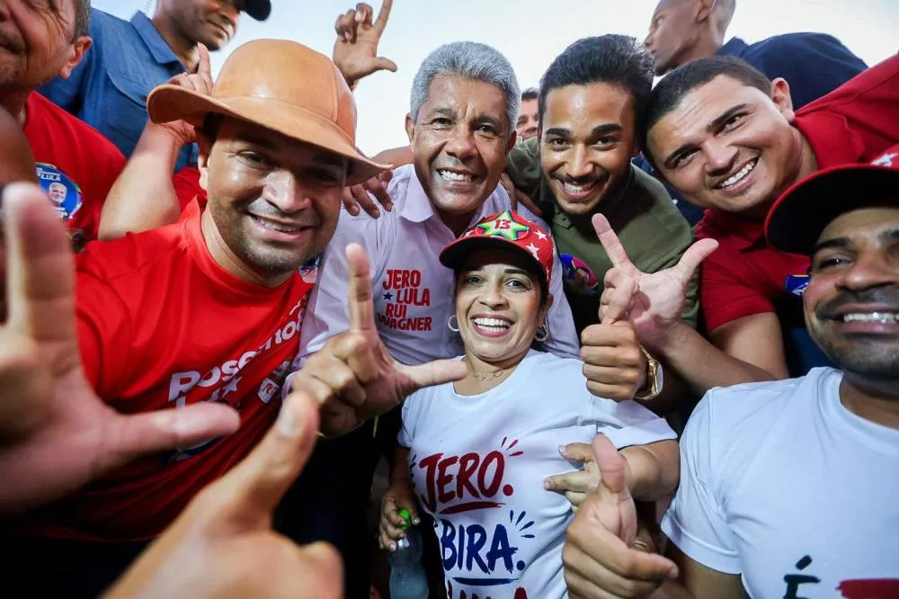 Prefeitos e lideranças surpreendem Jerônimo durante trajeto no Vale do Jiquiriçá