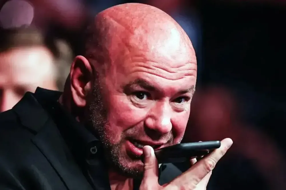 # Dana White brinca com demissão de Joaquin Buckley após nocaute no UFC Edmonton **Presidente do UFC ironizou a derrota do norte-americano, que havia se recusado a apertar sua mão durante a pesagem do evento.** O presidente do **UFC**, **Dana White**, usou o **bom humor** para comentar a derrota d