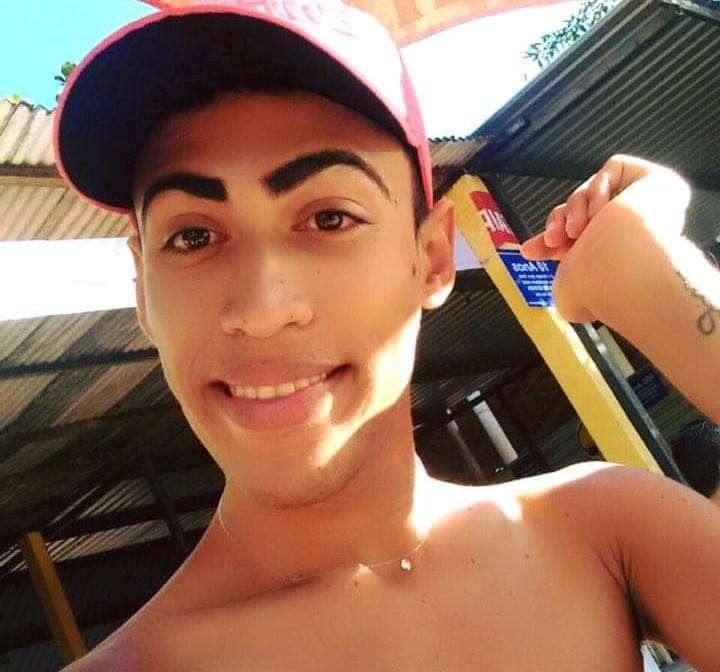 Fatalidade! A colisão entre uma carreta e uma caminhonete Hillux deixa o saldo negativo de uma pessoa morta e três feridas